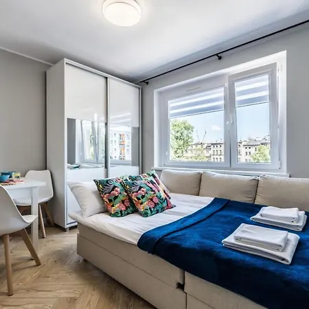 Rent Like - Kniaziewicza 32/34 Vratislav